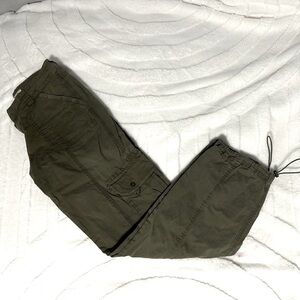Garage Green Cargo Pants with Adjustable Cuffs and Sturdy Fabric